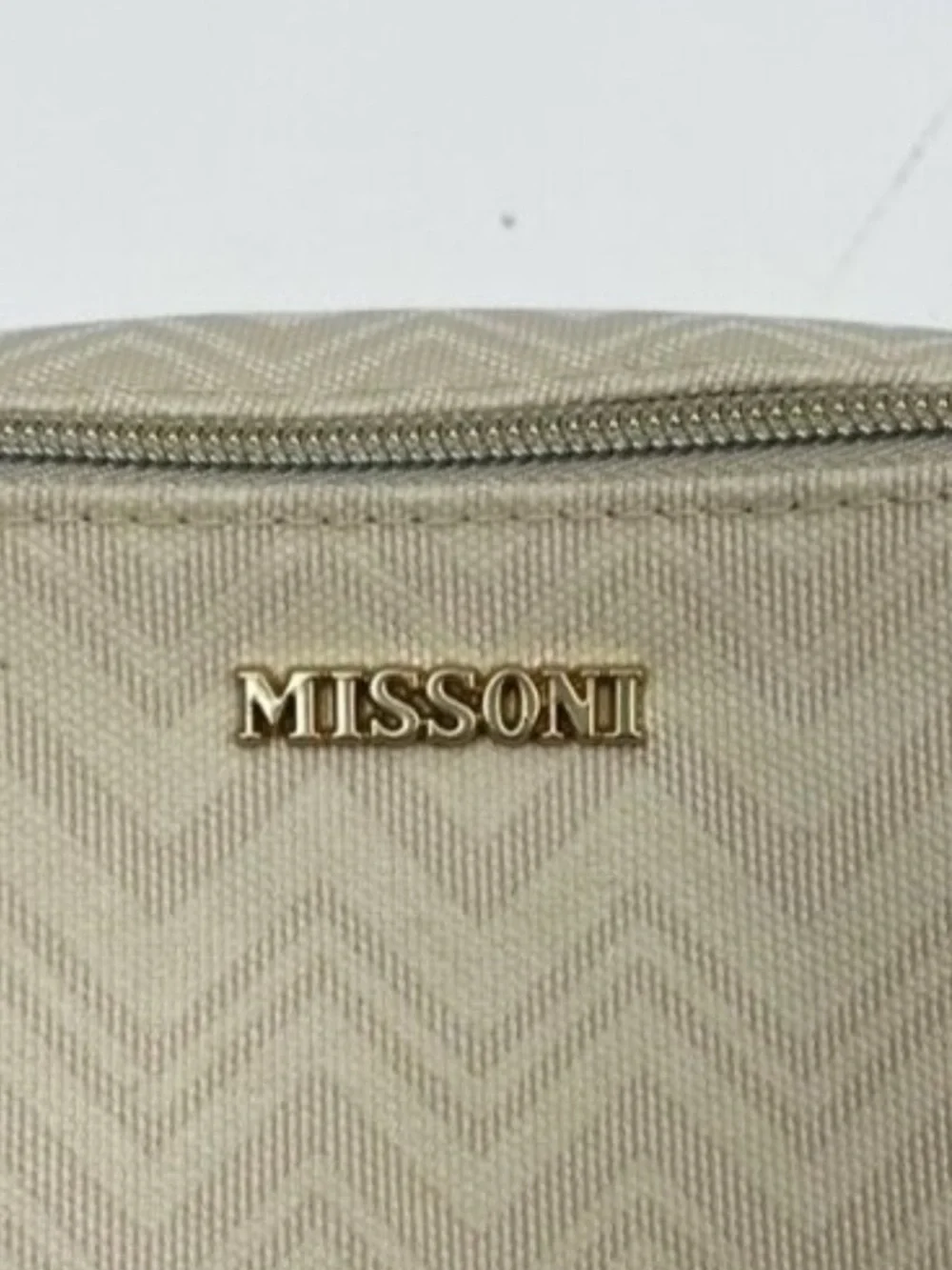 Missoni  for delta Cream Chevron gold Logo Cosmetic Case vacation